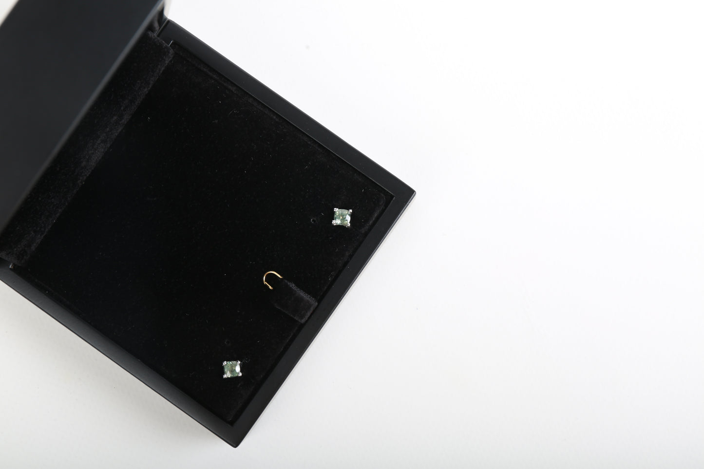 Puces d’oreilles Saphir vert
