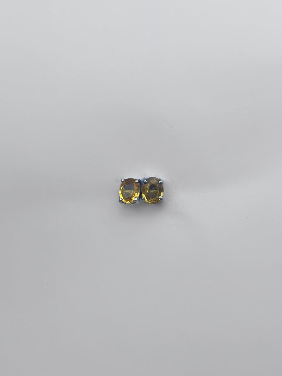 Boucles d’oreilles en saphir jaune