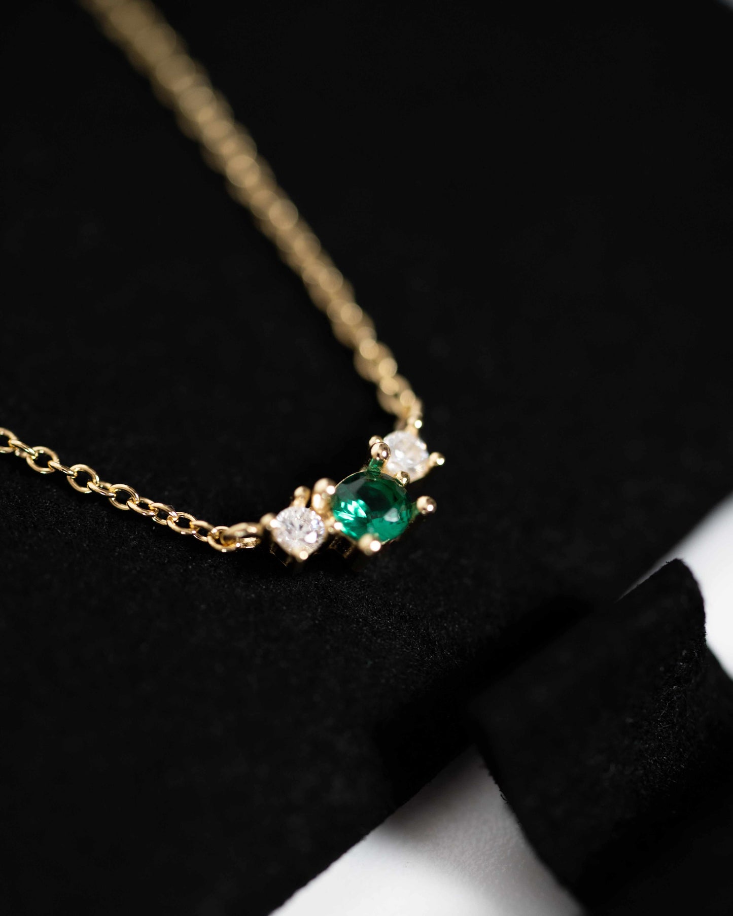collier plaque or zircon vert emeraude