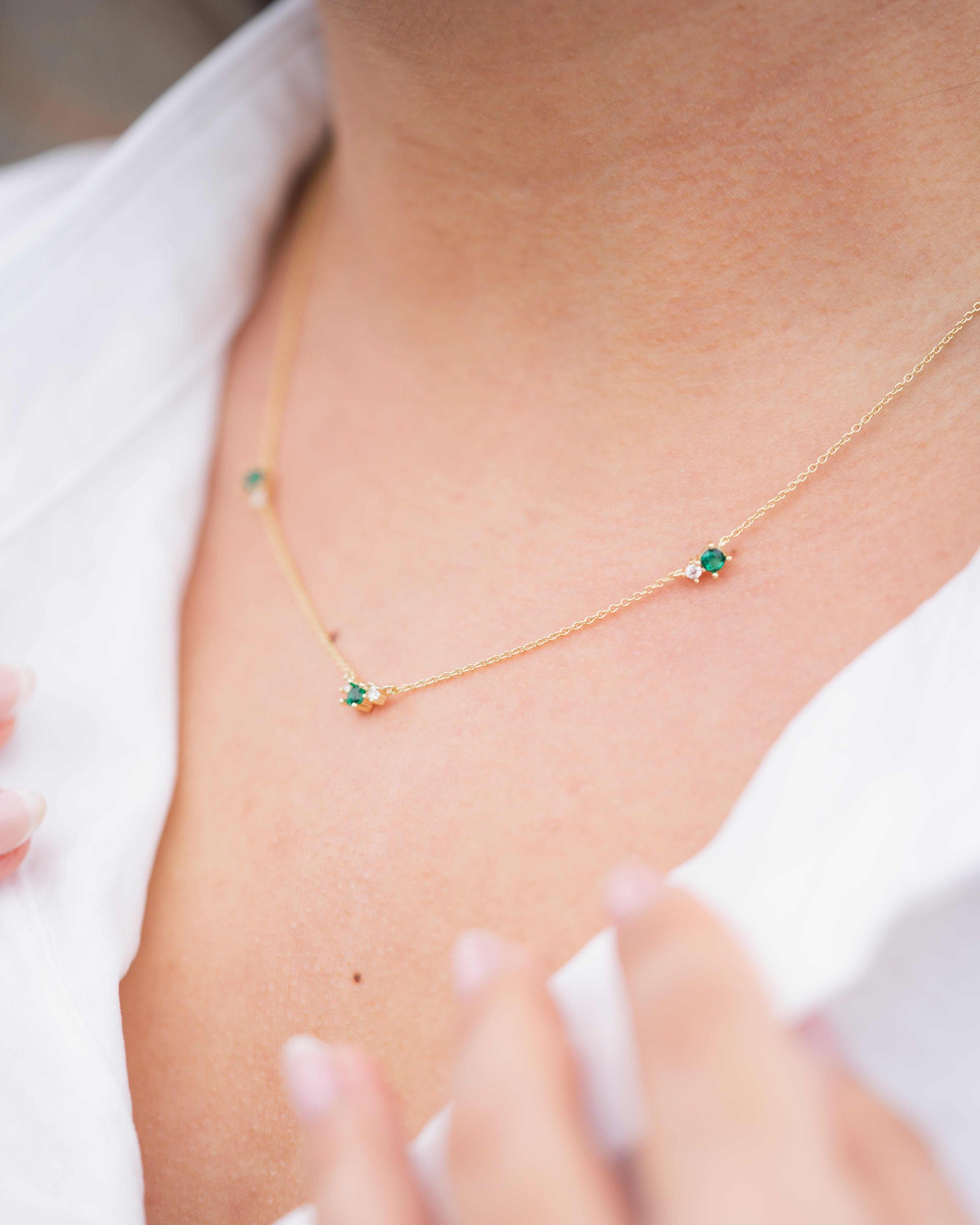 collier plaque or zircon vert emeraude